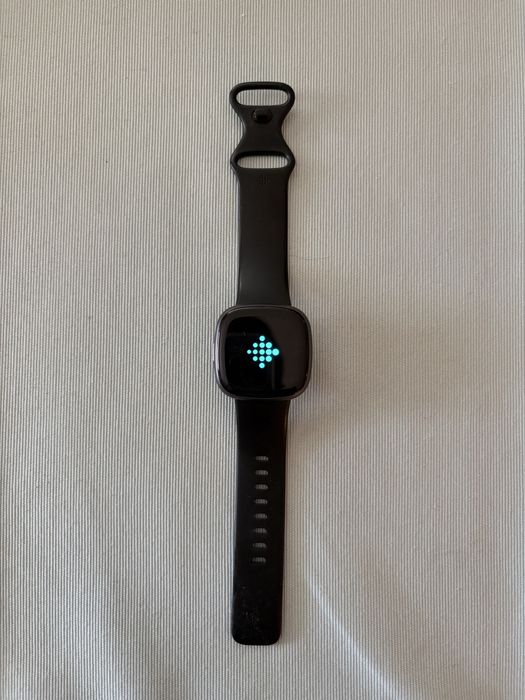 Smartwatch Fitbit Versa 4 (Google) - c/ Bracelete Extra