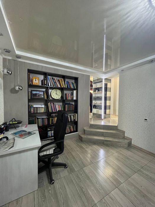 Продаю Комерческое Помещение Центр ( Мариупольская) возле  Грифеля