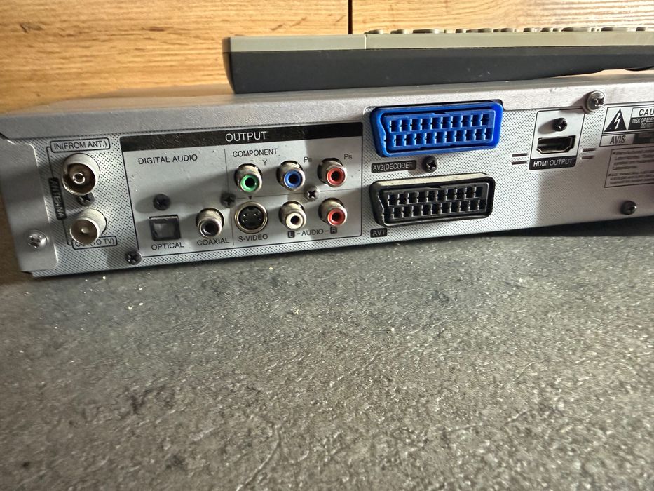 Nagrywarka LG RH277H z dyskiem 160GB i pilotem