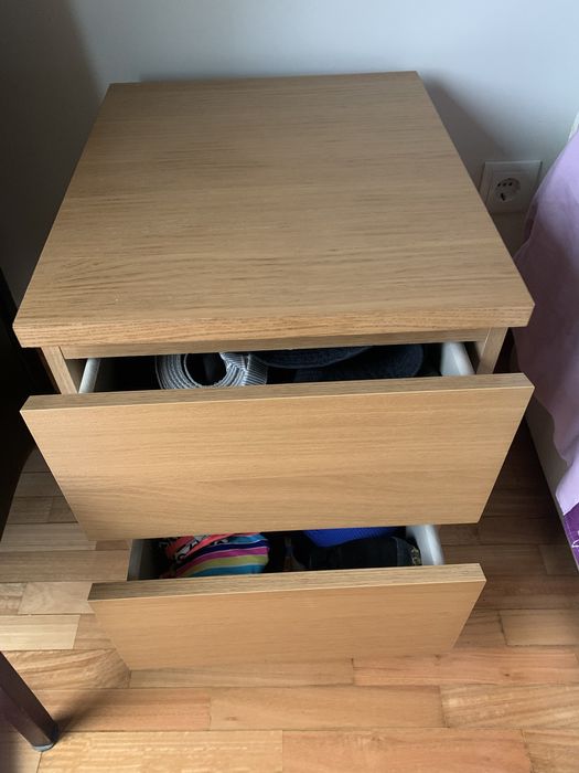 Quarto de casal ,  oferta  de candeeiro e cadeira em pele