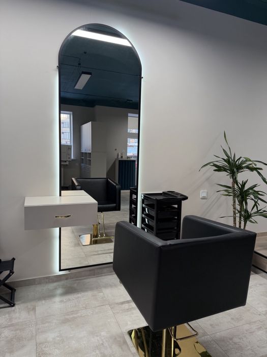 Дзеркало для салону краси