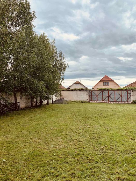 Будівля бувшого магазину з складськими приміщеннями