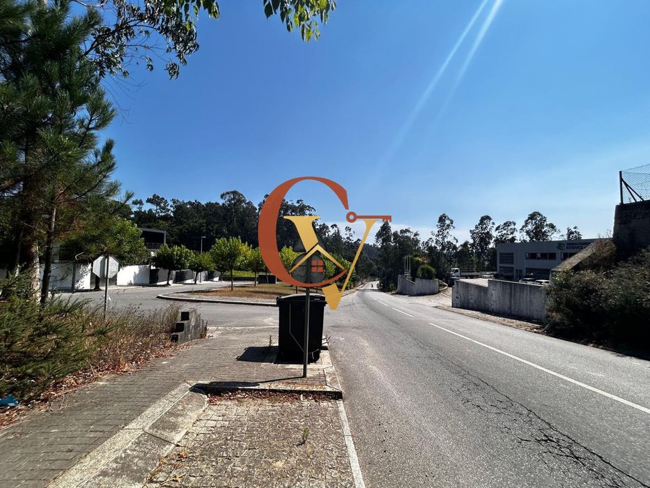 Terreno para Construção de Moradia 4 Frentes em Cristelo, Barcelos | 542 m²