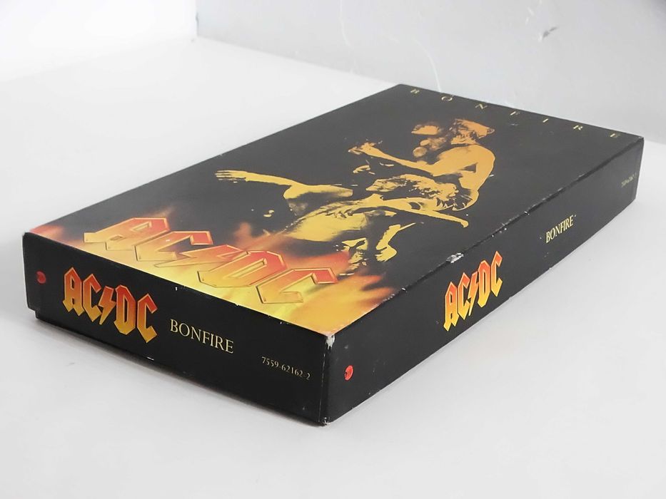 AC/DC – BONFIRE Box Set | 4CD + Kostka + Plakat | UNIKAT
