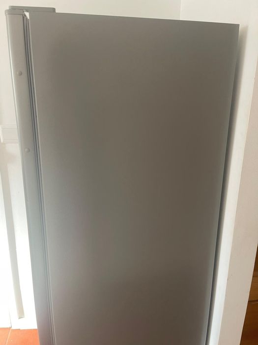 Frizer com uso apenas de três meses.