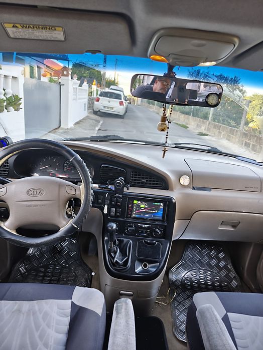 Kia Carnival modelo Up (ler anúncio)