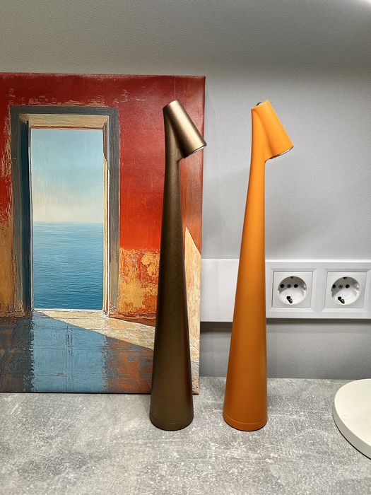 Стильный настольный светильник лампа, акуммуляторный