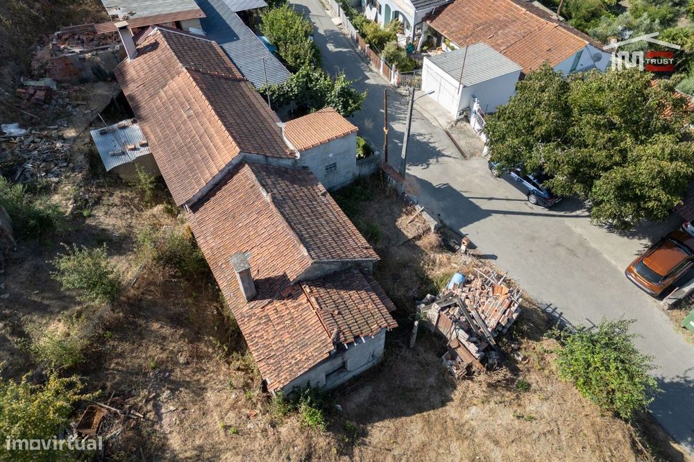 Moradia T2 Em Seiça Inserida Num Terreno Com 707 M²
