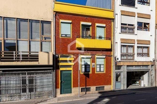 Moradia T6 na Praça Velásquez - Porto