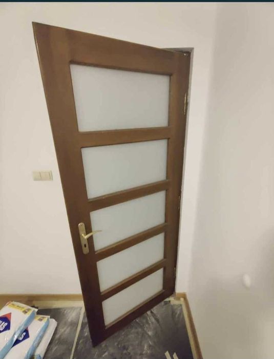 Drzwi wewnetrzne rozmiar 80 z futrynam i klamkami