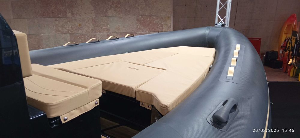 Semi-rígido Hydrosport RIB737 Sundeck novo