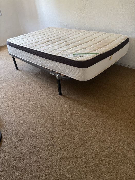 Cama de casal com colchão de qualidade