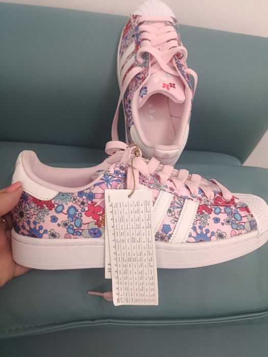 Кросівки жіночі,adidas,стан новий,р 40.По  устілці 25,5.Лише 2000.Оригінал .