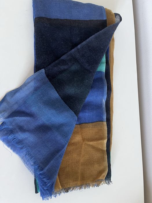 Shawl geometric pattern frayed-edge