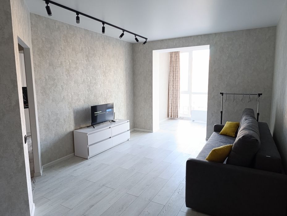 Новобудова р-н Центр. Київський майдан пог 500,  доб 900