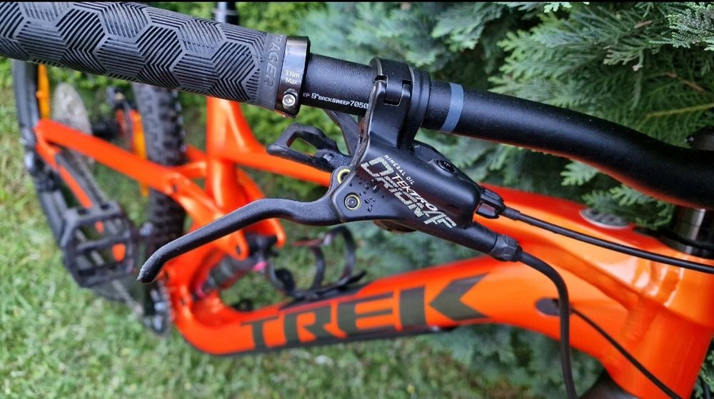 Rower TREK Slash 7 jak nowy
Full suspension.