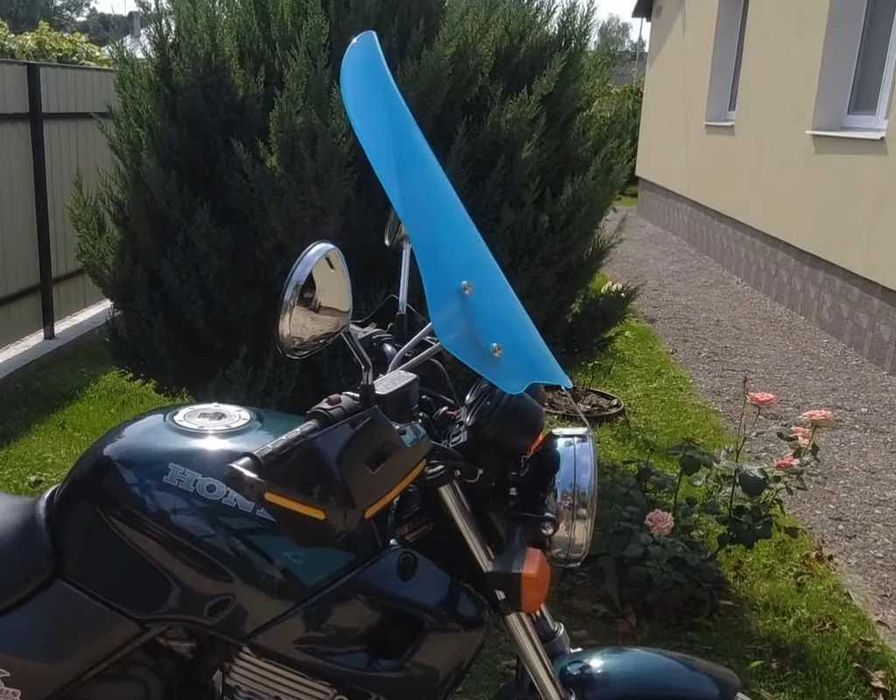 Мото ветровое стекло / ветровик (55см) универсальный