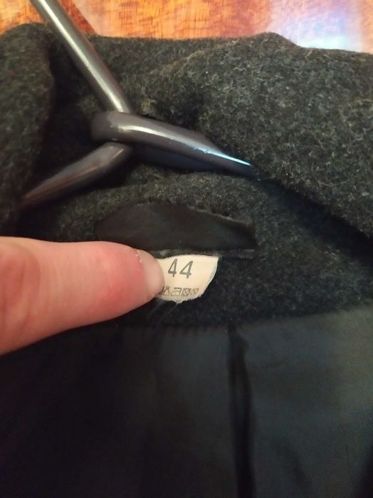 czarny damski płaszcz