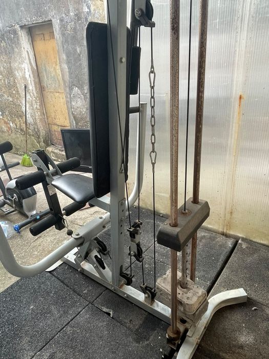 Máquina de musculação multifunções