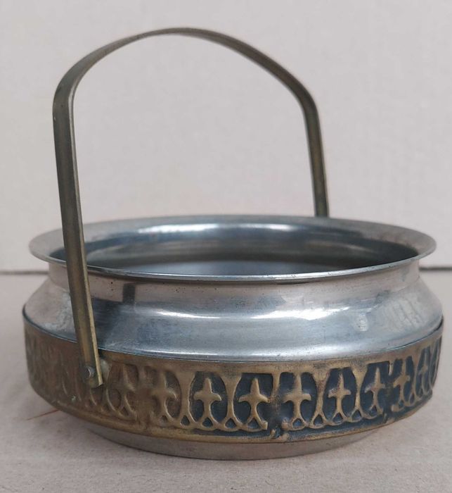 Ваза конфетница ссср нержавейка+латунь.
Редкая. Коллекционирование