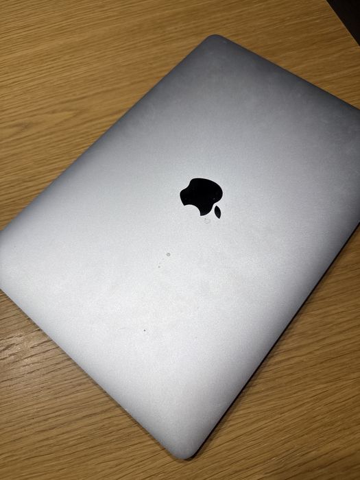 Laptop MacBook Pro 13 z touchbarem uszkodzona matryca