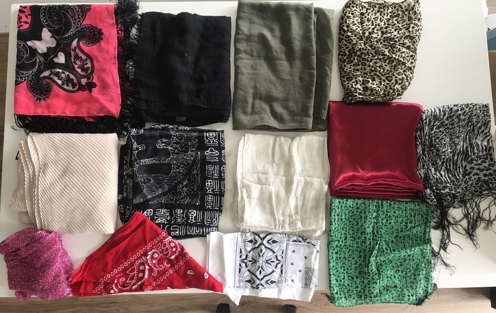 Vários Cachecóis/ Pêlos/ Golas/ Lenços/ Echarpes de modelos diferentes
