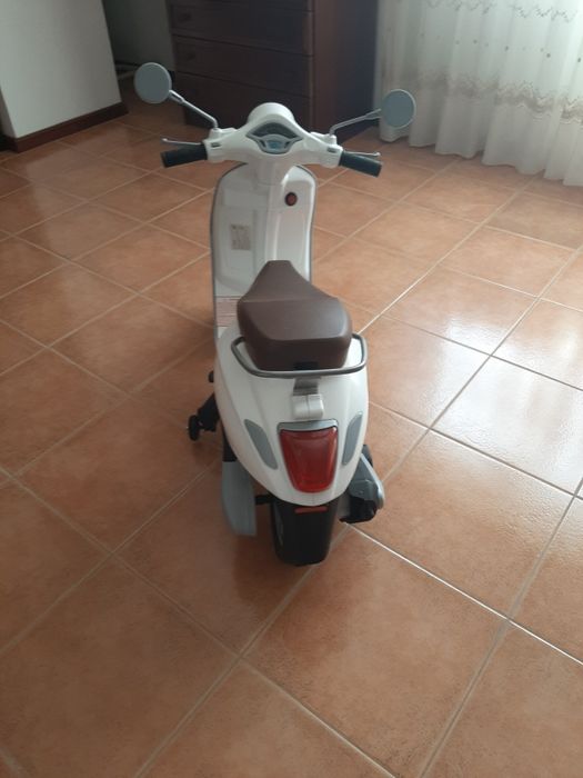 Scooter eléctrica para criança