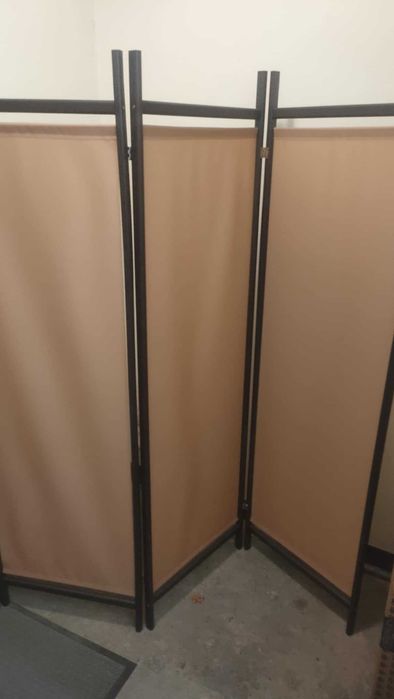 Bardzo funkcjonalny parawan