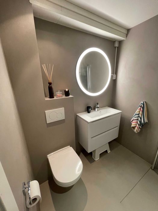 Mikrocement – nowoczesna łazienka, renowacja bez skuwania płytek