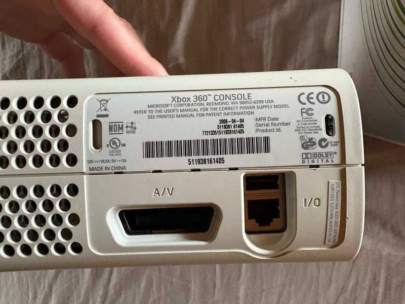 Xbox 360 Arcade  zestaw konsola 100% sprawna kartonik 2 pady 5 gier