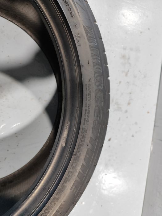 2 pneus Semi novos 255-40R20 Bridgestone - Oferta dos Portes