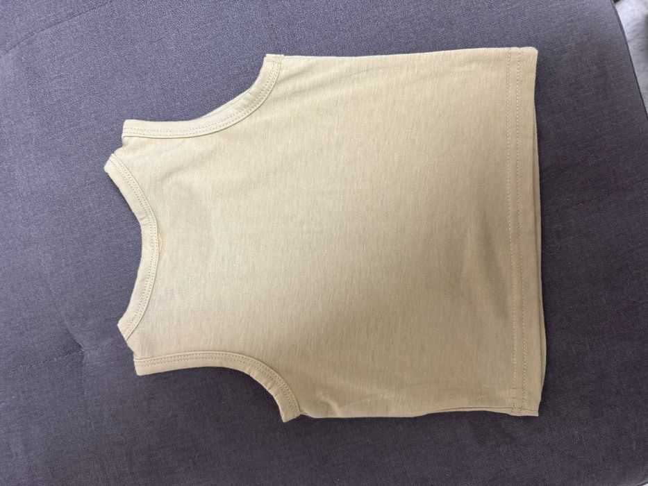 Beżowa bluzka bez rękawów 6-9 miesięcy