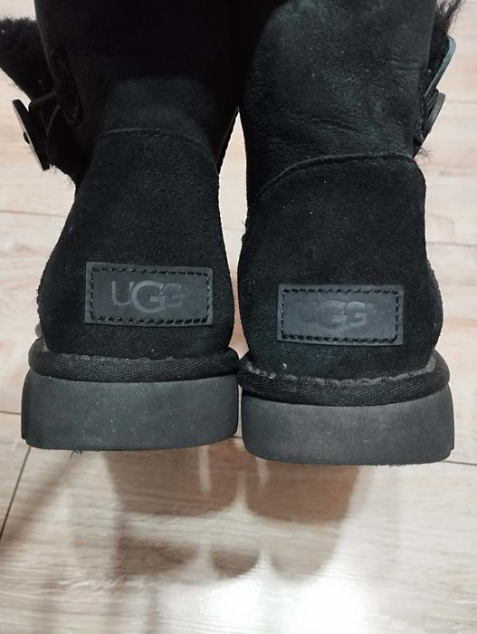 UGG Mini Bailey Button ll size 8 / 39