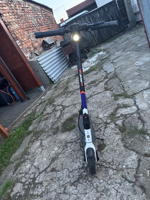Hulajnoga elektryczna Aprilia eSRZ