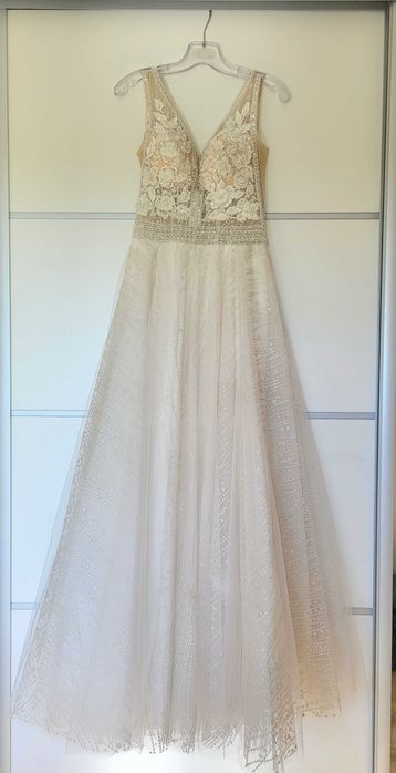 Suknia ślubna literka A