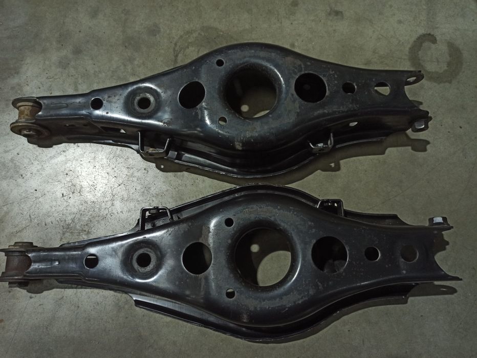 Важелі задні поперечні підпружинні Lexus nx 200 t