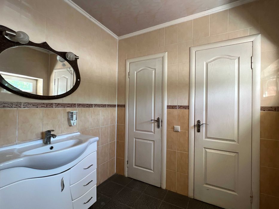 Продається ГОТЕЛЬНО-РЕСТОРАННИЙ комплекс ФАСАД 0,75 Га траса КИЇВ-ЧОП