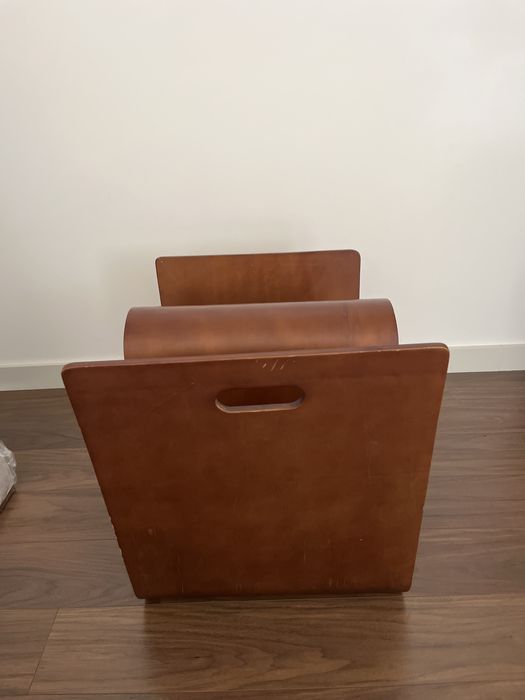 Porta-revistas em madeira