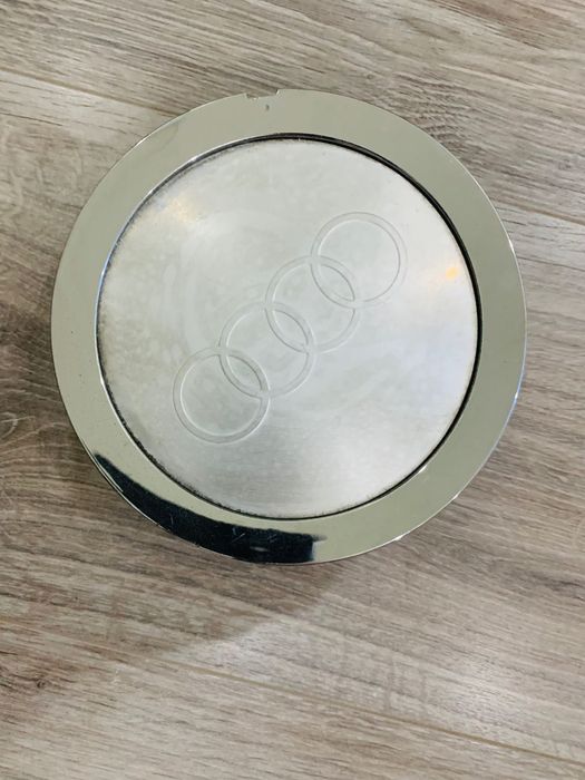 Centros de Jante Audi (3 unidades) - Originais
