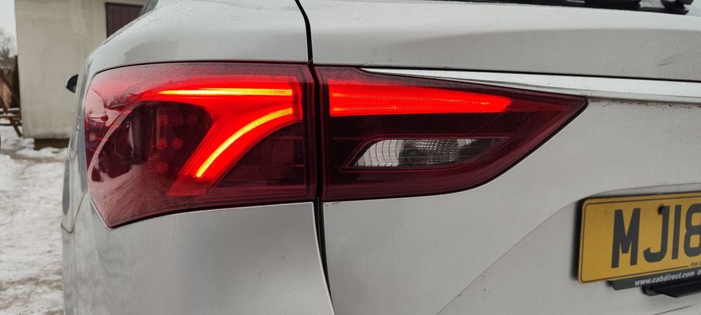 Toyota Avensis t27 lift t29 kombi lampa tył LED prawa i lewa strona