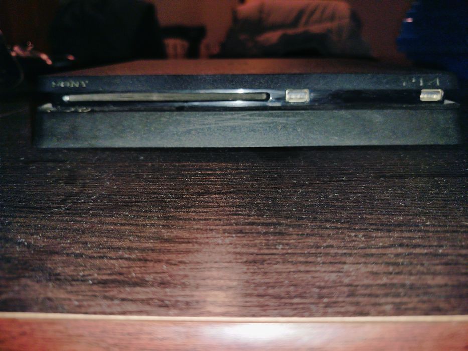 Konsola PS4 w zestawie  z padami , grami  i kierownicą