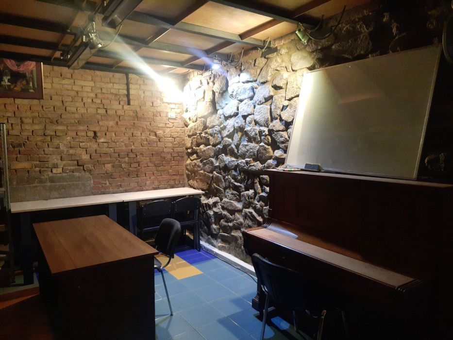 Оренда приміщення вул.Стельмаха,ремонт, 2 окремі входи,метро Голосіївс