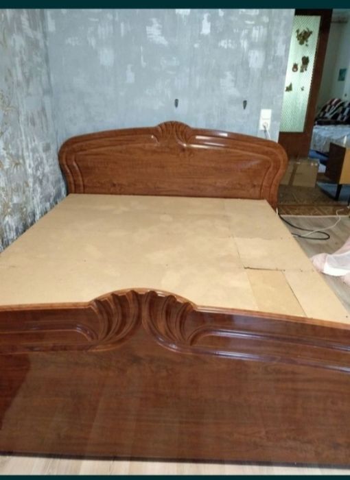 Продам кровать +тумбочки 160*200