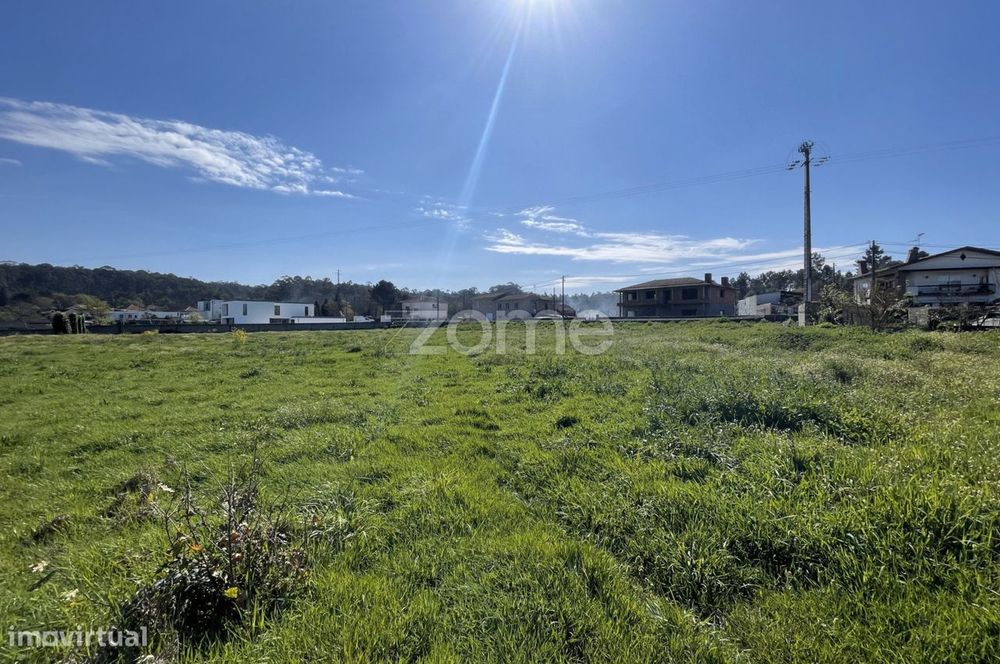 Plot of Land (4,230 m²) for Construction of Detached Houses in Milheirós de Poiares