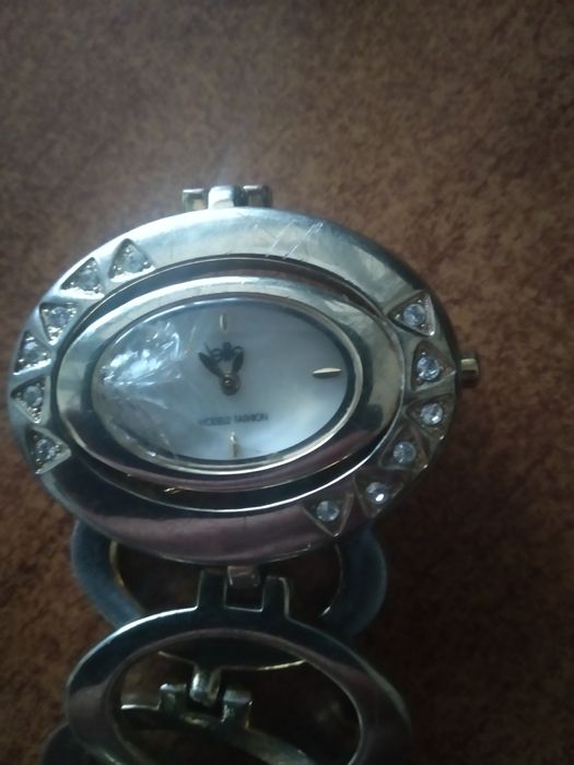 Женские часы Elite