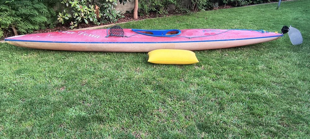 Kajak jednoosobowy.