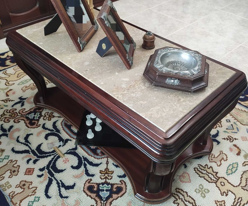 Mobiliário de sala (móvel grande, sofás e mesa de sala)