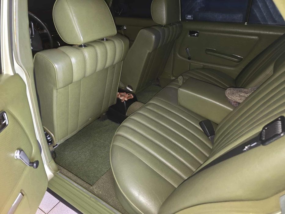 Mercedes 300 D W123 Irrepreensível e original (5 velocidades e A/C)