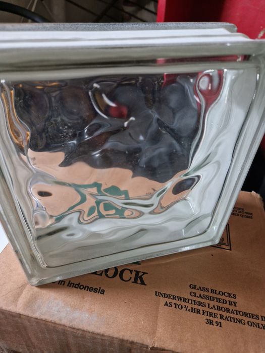 Pustak  szklany  nowy