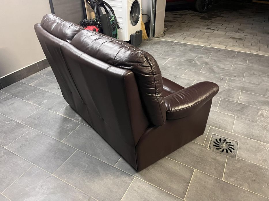 Роскошный кожаный диван из Европы.